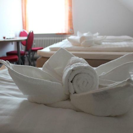 Готель Gastehaus Hubertushof - 24H Check-In Hausen  Екстер'єр фото