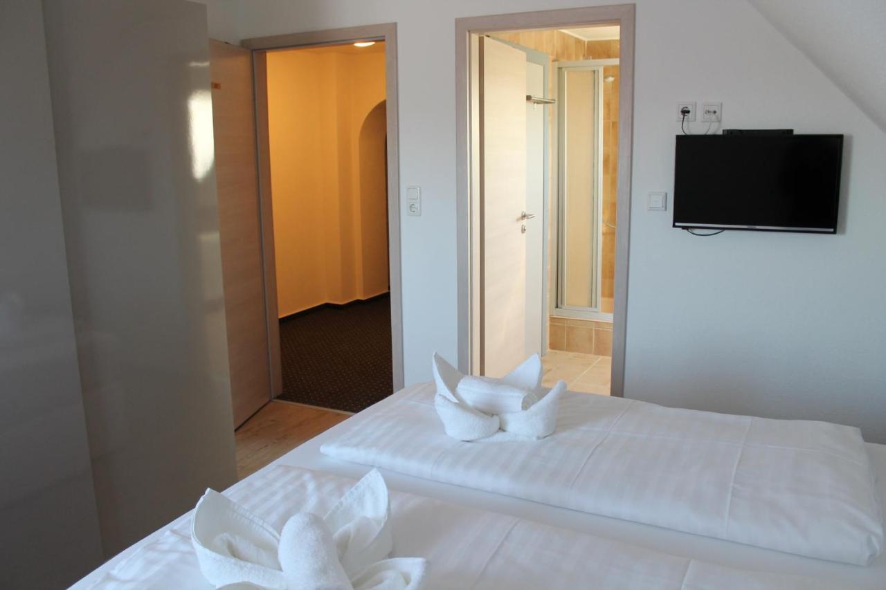 Готель Gastehaus Hubertushof - 24H Check-In Hausen  Екстер'єр фото