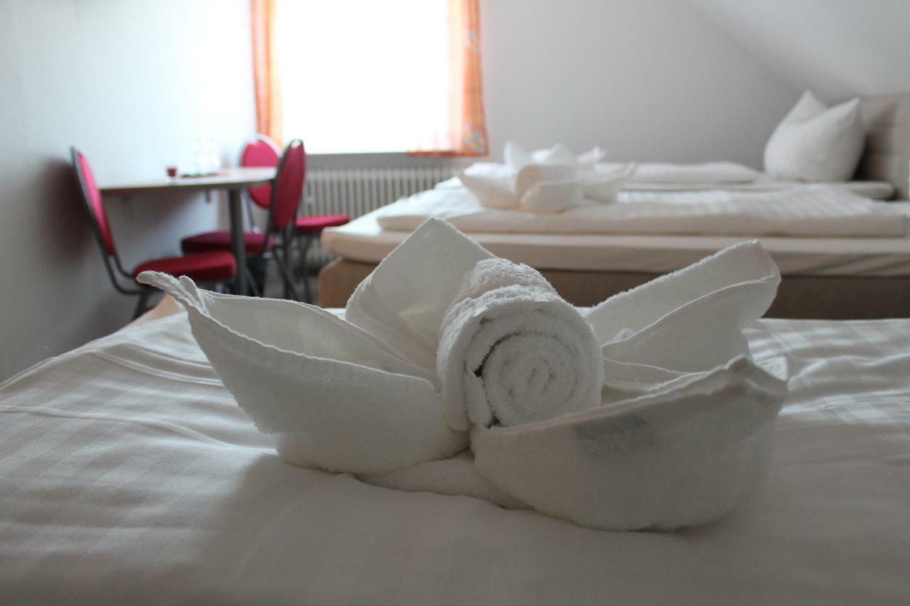 Готель Gastehaus Hubertushof - 24H Check-In Hausen  Екстер'єр фото