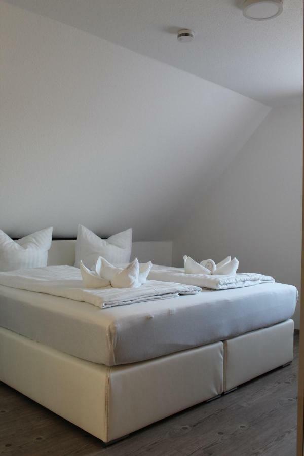 Готель Gastehaus Hubertushof - 24H Check-In Hausen  Екстер'єр фото